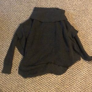 collard, black sweater